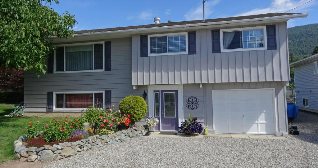 The Walnut Tree Apartment Creston Exterior photo